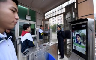 学校门禁系统出去没刷回来的时候会进不去吗，学校门禁怎么回去报警