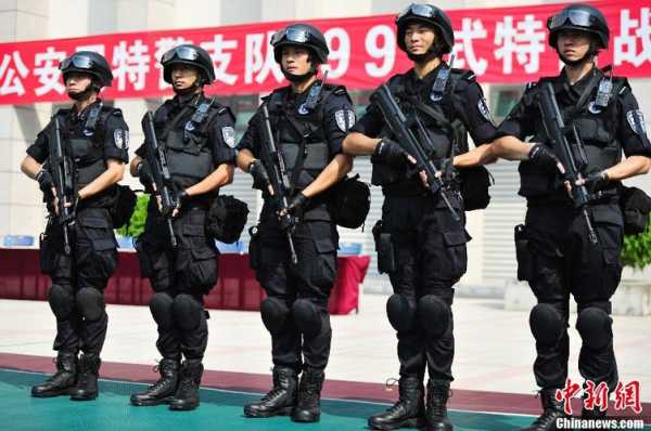 特警战训服上衣怎么穿（特警战训服为什么要扎进裤子里）-第2张图片-安保之家